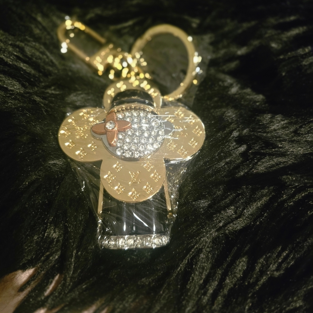 LV 18kgp LV Elegant Gold and Silver Keychain